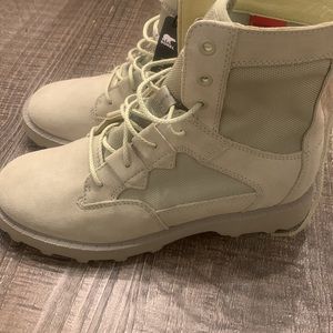 Sorel boots size 9 NWT
